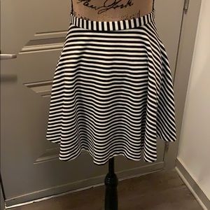***Last Chance*** New York & Co Casual Skirt